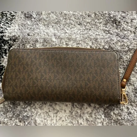 Michael Kors brown wristlet - Picture 2 of 8